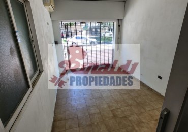 Bv. Segui N° 1080, vidriado, 15m², deposito, baño.