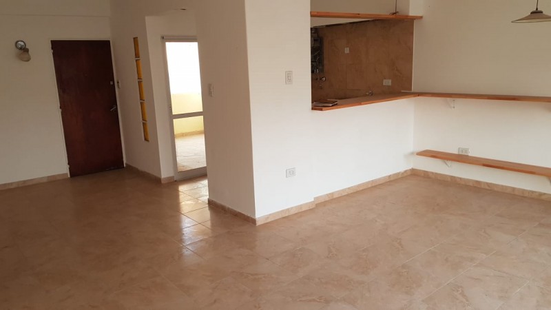 Venta Dpto. Mr Ross 1658, Estrenar, al frente, dos dormitorios, dos patios, parrillero. Impecable.