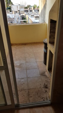 Venta Dpto. Mr Ross 1658, Estrenar, al frente, dos dormitorios, dos patios, parrillero. Impecable.