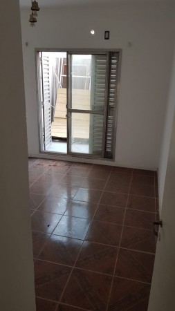 Venta Dpto. Mr Ross 1658, Estrenar, al frente, dos dormitorios, dos patios, parrillero. Impecable.