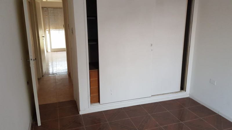Venta Dpto. Mr Ross 1658, Estrenar, al frente, dos dormitorios, dos patios, parrillero. Impecable.