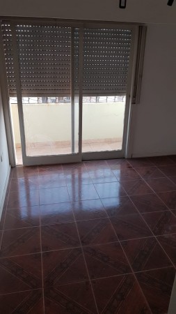Venta Dpto. Mr Ross 1658, Estrenar, al frente, dos dormitorios, dos patios, parrillero. Impecable.