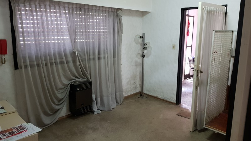 Venta casa Avda. Pellegrini/Necochea, magnífica propiedad estilo mediterráneo, pileta, parque, jacuzzi.