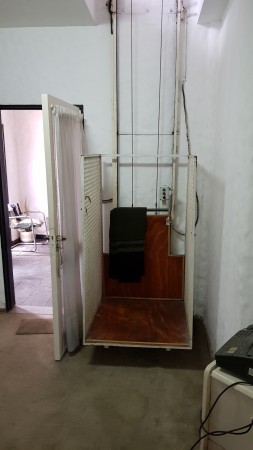 Venta casa Avda. Pellegrini/Necochea, magnífica propiedad estilo mediterráneo, pileta, parque, jacuzzi.