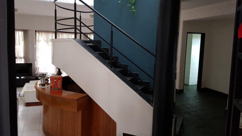 Venta casa Avda. Pellegrini/Necochea, magnífica propiedad estilo mediterráneo, pileta, parque, jacuzzi.