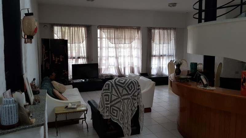 Venta casa Avda. Pellegrini/Necochea, magnífica propiedad estilo mediterráneo, pileta, parque, jacuzzi.