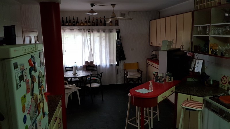 Venta casa Avda. Pellegrini/Necochea, magnífica propiedad estilo mediterráneo, pileta, parque, jacuzzi.