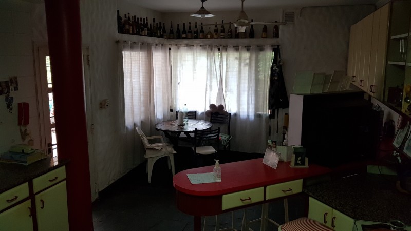 Venta casa Avda. Pellegrini/Necochea, magnífica propiedad estilo mediterráneo, pileta, parque, jacuzzi.