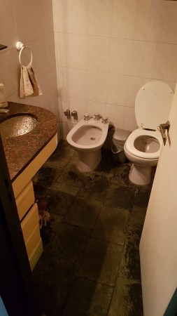 Venta casa Avda. Pellegrini/Necochea, magnífica propiedad estilo mediterráneo, pileta, parque, jacuzzi.