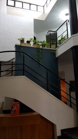 Venta casa Avda. Pellegrini/Necochea, magnífica propiedad estilo mediterráneo, pileta, parque, jacuzzi.