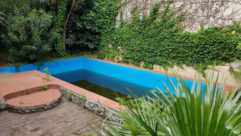 Venta casa Avda. Pellegrini/Necochea, magnífica propiedad estilo mediterráneo, pileta, parque, jacuzzi.