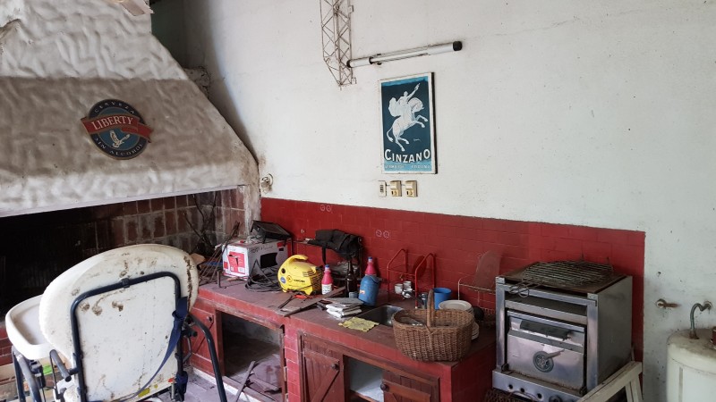 Venta casa Avda. Pellegrini/Necochea, magnífica propiedad estilo mediterráneo, pileta, parque, jacuzzi.