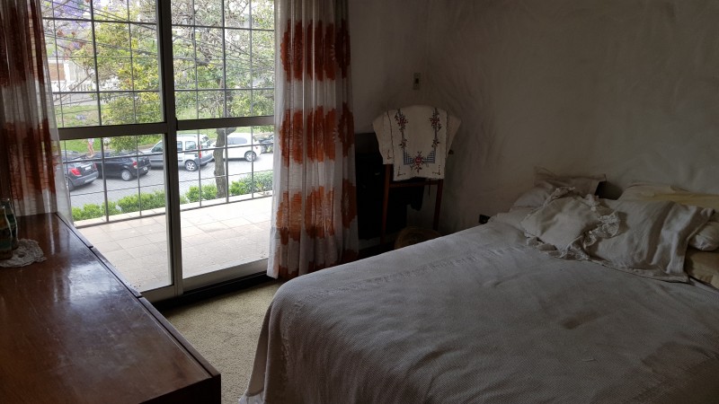Venta casa Avda. Pellegrini/Necochea, magnífica propiedad estilo mediterráneo, pileta, parque, jacuzzi.