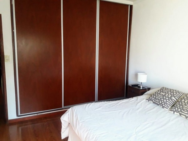 Venta casa interna única, Virasoro N° 200, impecable, amplio jardín, dos patios, 2 dormitorios, parrillero.
