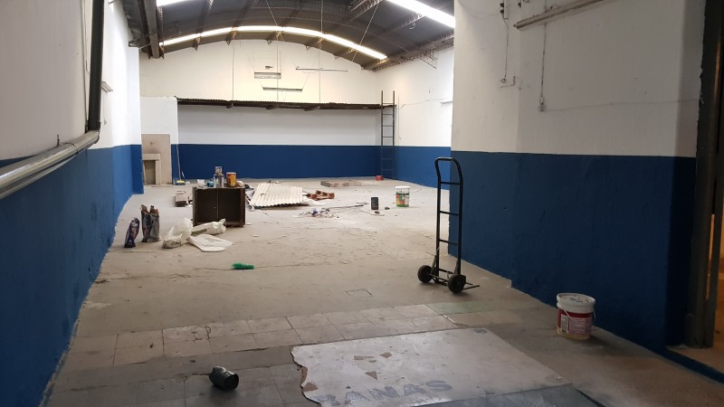 Venta Galpón - Uruguay N° 533, 182m², local al frente, techo parabólico.