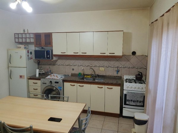 RETASADO Venta Duplex, Pje. Valdes 1500, excelente estado, 2 dormitorios, baños, patio.