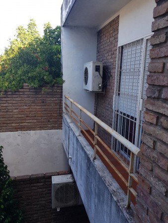 RETASADO Venta Duplex, Pje. Valdes 1500, excelente estado, 2 dormitorios, baños, patio.
