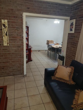 RETASADO Venta Duplex, Pje. Valdes 1500, excelente estado, 2 dormitorios, baños, patio.