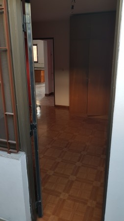 Alquiler casa Planta Alta, dos dormitorios, dos patios. Excelente estado.