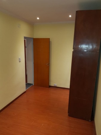 Venta Dpto. interno unico, amplio patio con quincho, 2 dormitorios