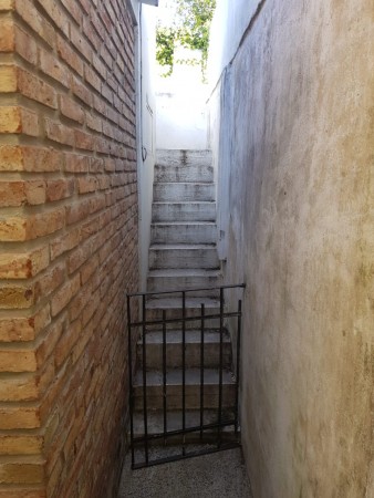 Venta Dpto. interno unico, amplio patio con quincho, 2 dormitorios