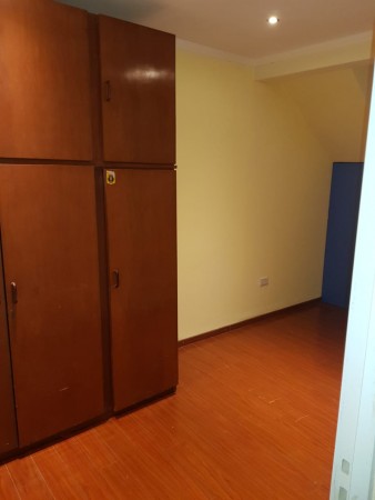 Venta Dpto. interno unico, amplio patio con quincho, 2 dormitorios