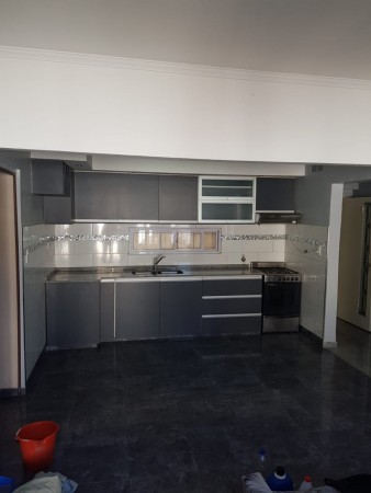 Venta Dpto. interno unico, amplio patio con quincho, 2 dormitorios