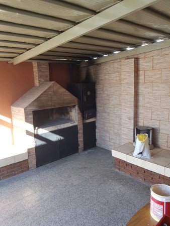 Venta Dpto. interno unico, amplio patio con quincho, 2 dormitorios