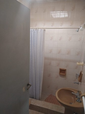 Chacabuco 2819 se escuchan ofertas, 3 dor. interna unica, 2 patios