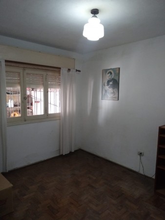 Chacabuco 2819 se escuchan ofertas, 3 dor. interna unica, 2 patios