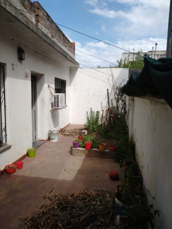 Chacabuco 2819 se escuchan ofertas, 3 dor. interna unica, 2 patios
