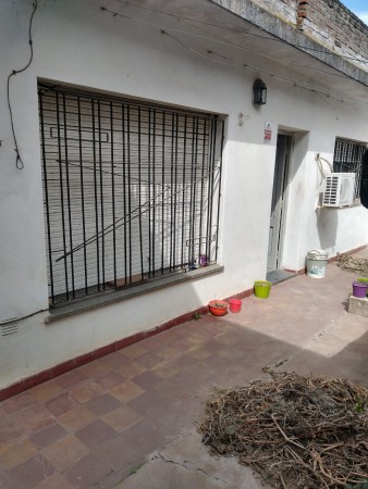 Chacabuco 2819 se escuchan ofertas, 3 dor. interna unica, 2 patios