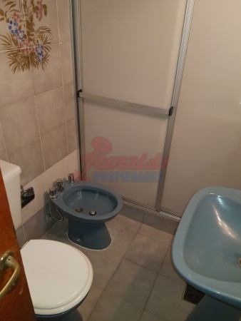RETASADO Pje. Blanque 1400, cochera amplia, cocina comedor, 2 dormitorios, jardín c/parrillero. OPORTUNIDAD