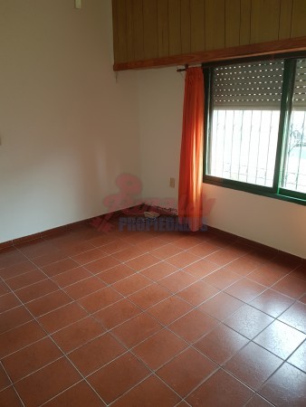 RETASADO Pje. Blanque 1400, cochera amplia, cocina comedor, 2 dormitorios, jardín c/parrillero. OPORTUNIDAD