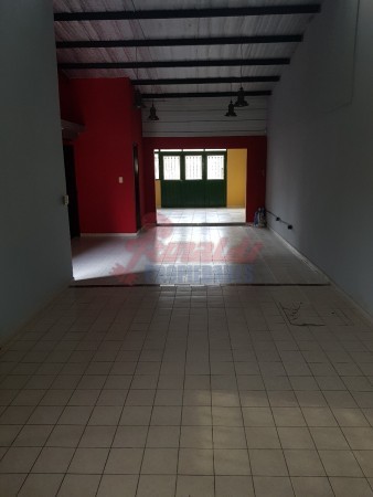 RETASADO Pje. Blanque 1400, cochera amplia, cocina comedor, 2 dormitorios, jardín c/parrillero. OPORTUNIDAD