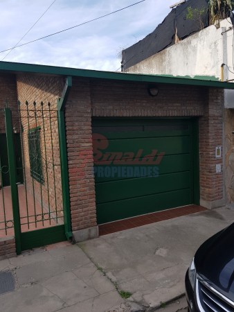 RETASADO Pje. Blanque 1400, cochera amplia, cocina comedor, 2 dormitorios, jardín c/parrillero. OPORTUNIDAD