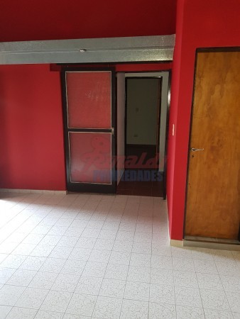 RETASADO Pje. Blanque 1400, cochera amplia, cocina comedor, 2 dormitorios, jardín c/parrillero. OPORTUNIDAD