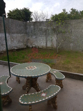 RETASADO Pje. Blanque 1400, cochera amplia, cocina comedor, 2 dormitorios, jardín c/parrillero. OPORTUNIDAD