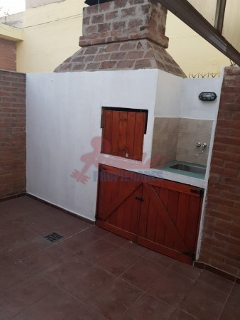 Pje. Yugoslavia 4718, casa c/cochera 1 dormitorio, patio c/parrillero.