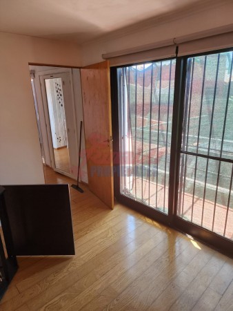 Mitre 4700, 2 dormitorios, 2 baños, patio, interno.