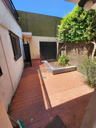 Mitre 4700, 2 dormitorios, 2 baños, patio, interno.