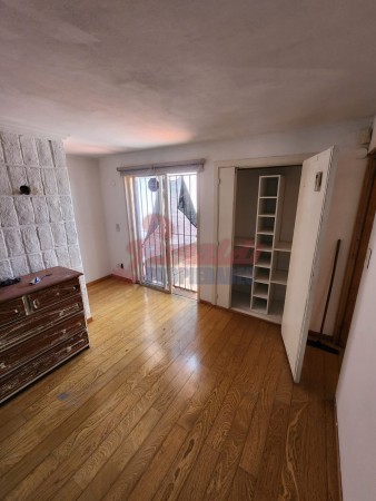 Mitre 4700, 2 dormitorios, 2 baños, patio, interno.