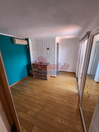 Mitre 4700, 2 dormitorios, 2 baños, patio, interno.