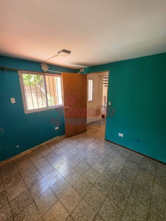 Mitre 4700, 2 dormitorios, 2 baños, patio, interno.