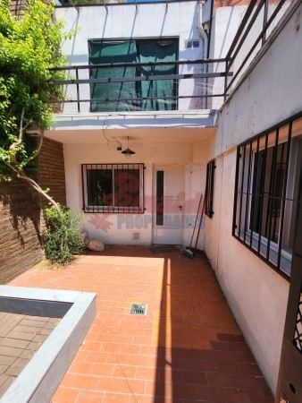 Mitre 4700, 2 dormitorios, 2 baños, patio, interno.