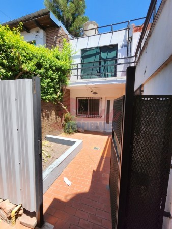 Mitre 4700, 2 dormitorios, 2 baños, patio, interno.