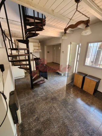 Mitre 4700, 2 dormitorios, 2 baños, patio, interno.