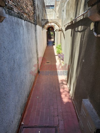 Mitre 4700, 2 dormitorios, 2 baños, patio, interno.