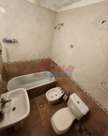 Mitre 4700, 2 dormitorios, 2 baños, patio, interno.