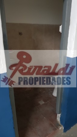 Venta Galpon - Uruguay N° 533, 182m², local al frente, techo parabolico.